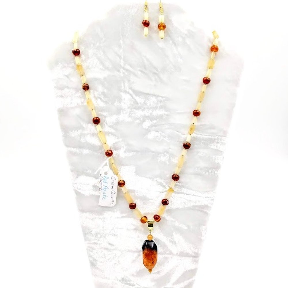 *RED AGATE&CREAM QUARTZ PENDANT NECKLACE W/EARRINGS*HAND CRAFTED*BEAUTIFUL ITEM*
